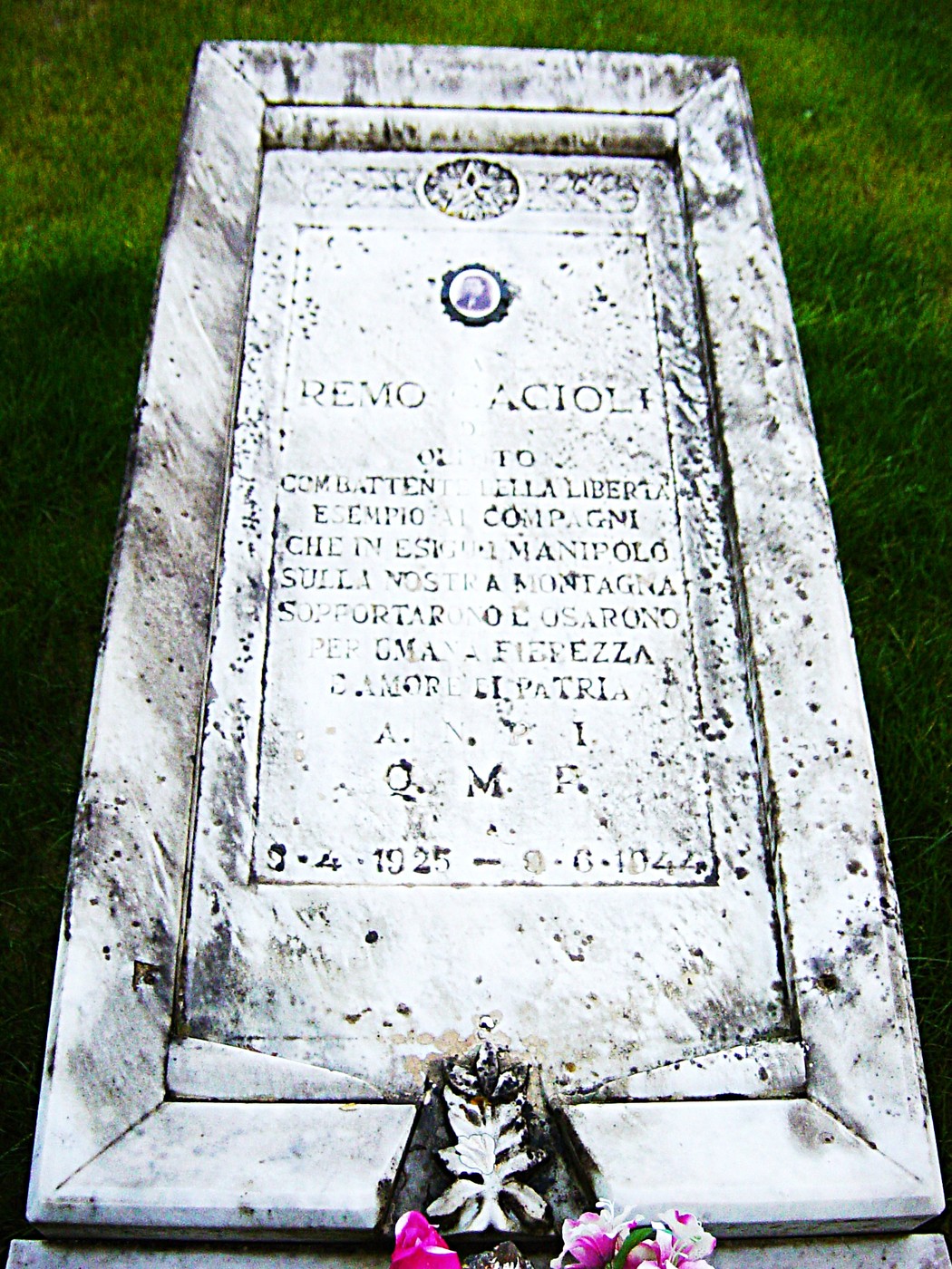 Lapide commemorativa di Remo Cacioli, dedicata al suo sacrificio per la libertà.