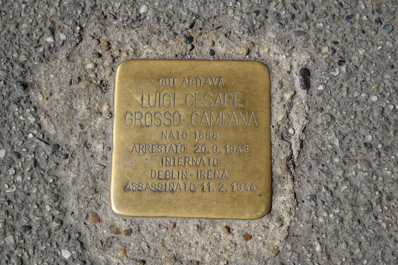 Pietra d'inciampo dedicata a Luigi Cesare Grosso Campana, commemorativa di arresto e assassinio.