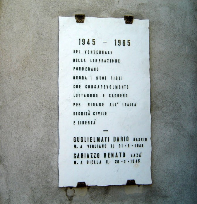 Lapidi commemorative ai caduti di Ponderano, in memoria dei combattenti per la libertà e la dignità civile.