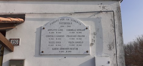 Lapide commemorativa per i caduti partigiani di Osteriola, memoriale della Resistenza 1944-1945.
