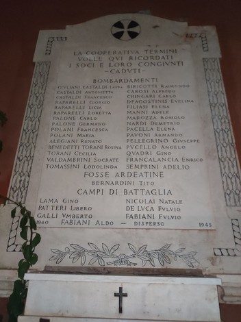 Lapide commemorativa dei caduti della cooperativa Termini, in ricordo dei soci e delle loro famiglie.