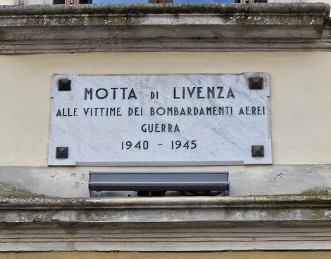 Lapide commemorativa dedicata alle vittime dei bombardamenti aerei nella guerra 1940-1945 a Motta di Livenza.