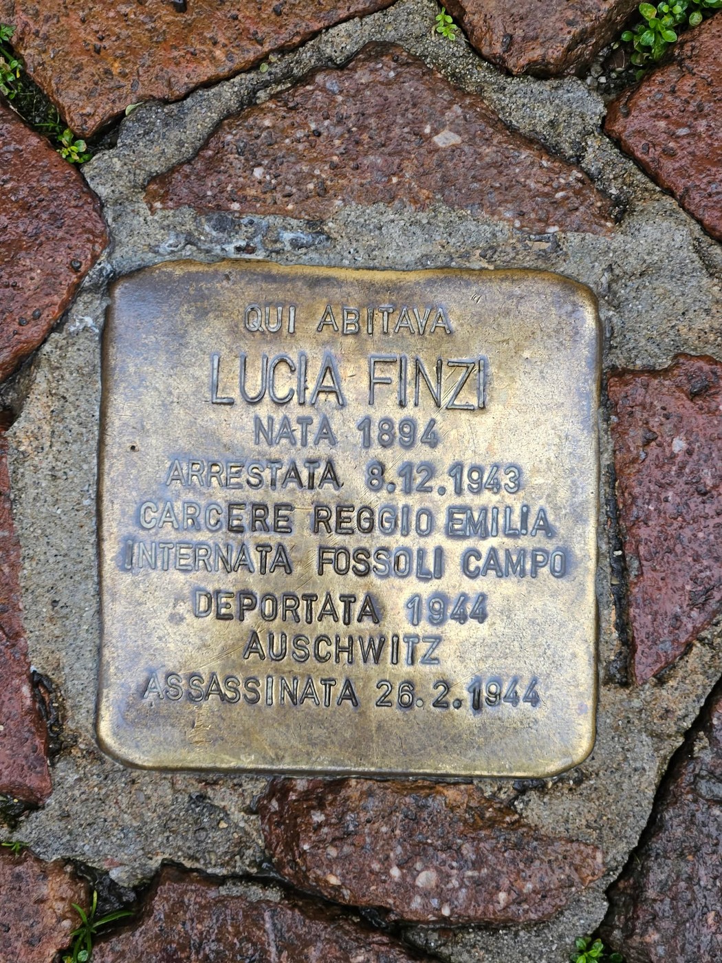 Pietra d'inciampo dedicata a Lucia Finzi, vittima della persecuzione durante la Seconda guerra mondiale.