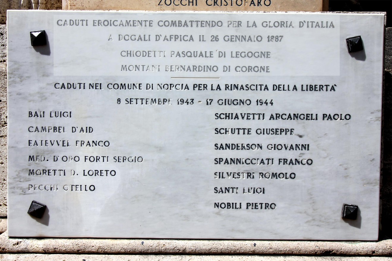 Monumento ai caduti di Norcia, onore ai valorosi che hanno combattuto per la libertà e la patria.
