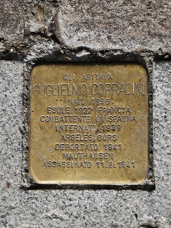 Pietra d'inciampo a Corradini che commemora la vita di Guglielmo Corradini e il suo tragico destino.