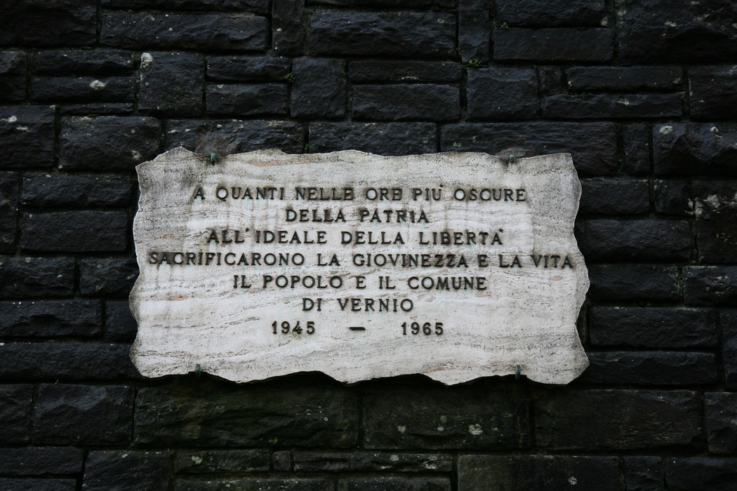 Monumento alla Resistenza dedicato a chi ha sacrificato la vita per la libertà. Vernio, 1945-1965.