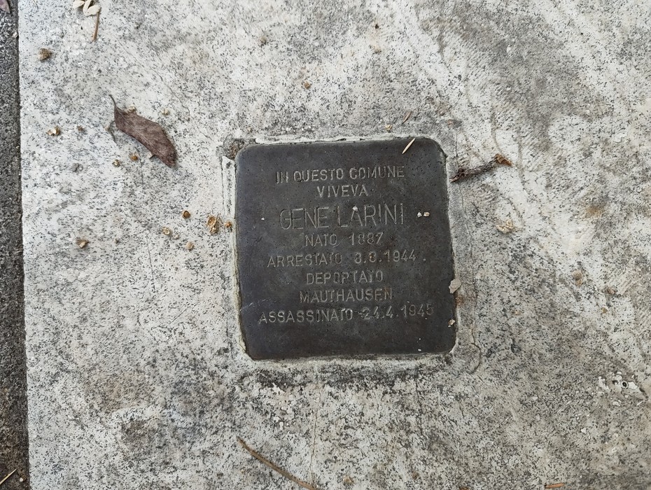Pietra d'inciampo dedicata a Gene Laini, vittima della deportazione e dell'olocausto.