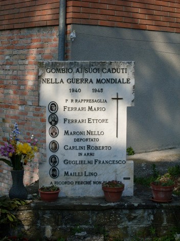 Lapide commemorativa ai caduti di Gombio nella Seconda Guerra Mondiale (1940-1945).