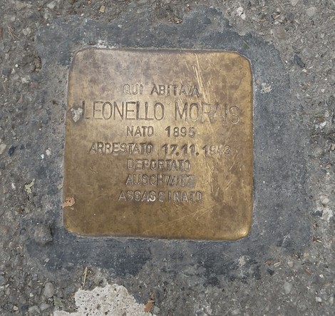 Pietra d'inciampo in memoria di Leonello Morais, deportato ad Auschwitz e assassinato.