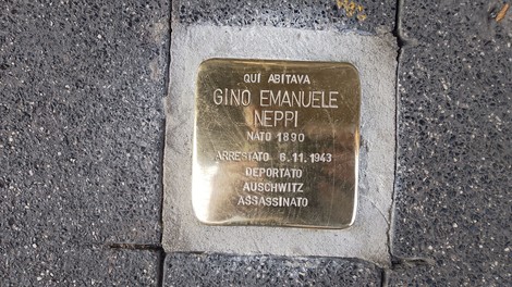 Pietra d'inciampo dedicata a Gino Emanuele Neppi, commemorativa di una vita spezzata durante l'Olocausto.