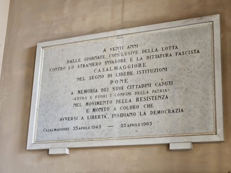 Lapide commemorativa del 20° anniversario della Liberazione, dedicata ai cittadini caduti nella lotta antifascista.