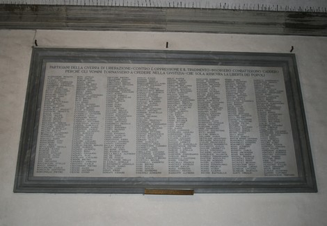 Lapide commemorativa per i partigiani caduti nella lotta per la libertà a Firenze.