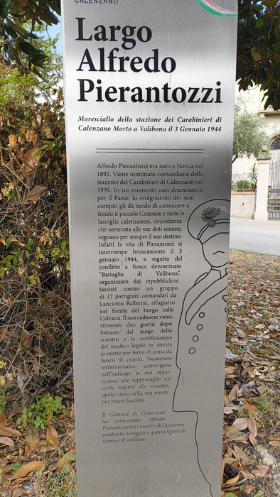 Stele commemorativa di Alfredo Pierantozzi, carabiniere caduto a Calenzano nel 1944.