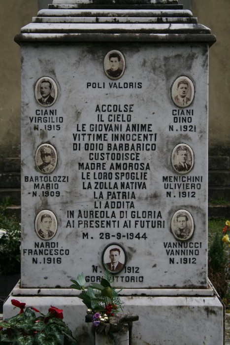Monumento commemorativo nel cimitero di San Felice, dedicato alle vittime innocenti di un conflitto.