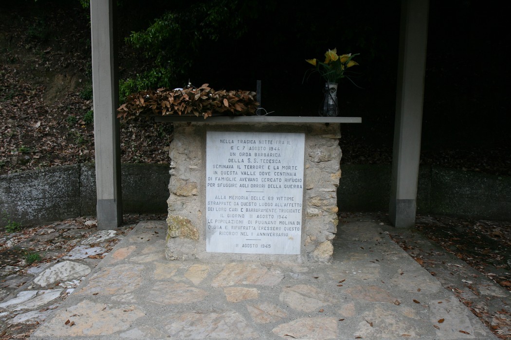 Monumento ai caduti de La Romagna, dedicato alla memoria dei soldati e delle vittime della guerra.