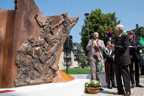 Monumento alla Resistenza di Cesano Boscone, simbolo di memoria e riconoscimento dei valori della libertà.