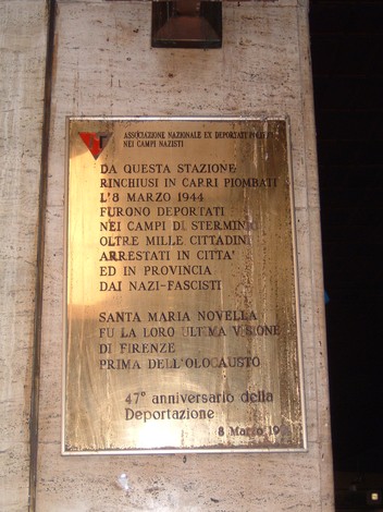 Lapide commemorativa ai deportati da Santa Maria Novella durante la Seconda Guerra Mondiale e l'Olocausto.