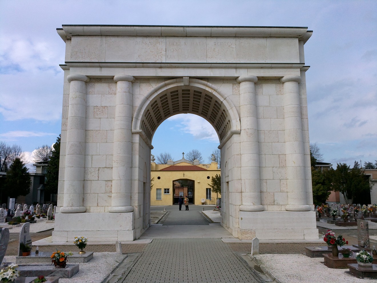 Sacrario dei caduti di Luzzara, monumento commemorativo dedicato ai soldati della Liberazione.