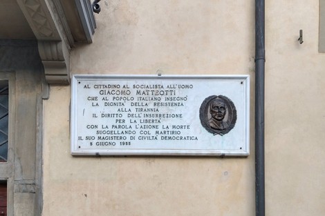 Lapide commemorativa di Giacomo Matteotti, simbolo di libertà e resistenza contro la tirannia. 6 giugno 1985.