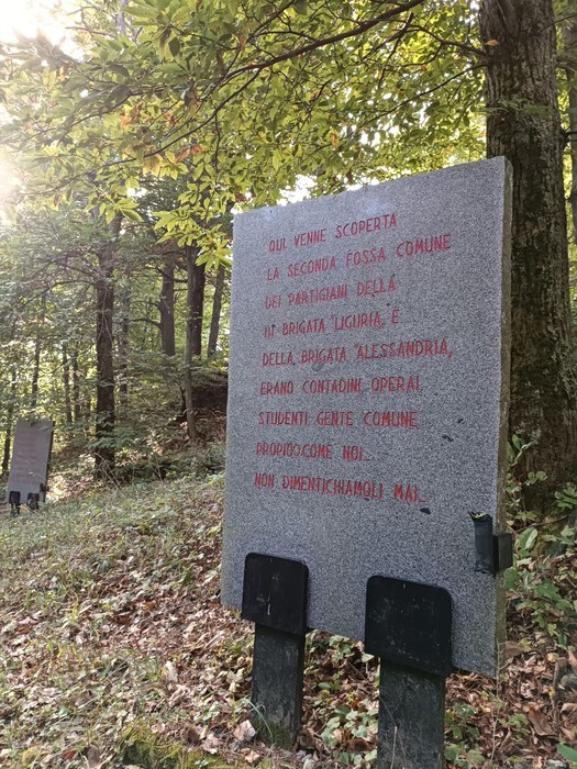 Fosse della Benedicta: luogo di memoria storica e di riflessione sulle vicende della Resistenza.