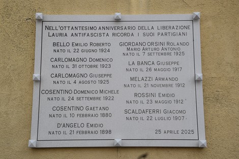 Lapide commemorativa dedicata ai partigiani nel 70° anniversario della Liberazione a Lauria.