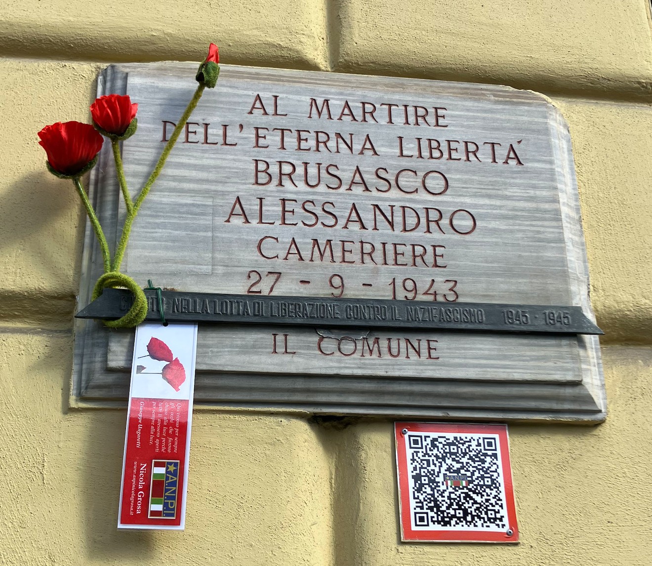 Lapide commemorativa a Brusasco in onore del martire Alessandro Cameriere, caduto per la libertà.