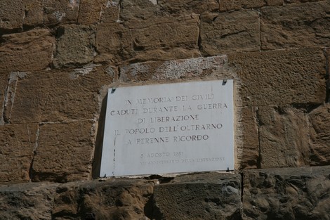 Lapide commemorativa dedicata ai civili caduti durante la Guerra di Liberazione. In ricordo del popolo dell'Oltrepo.