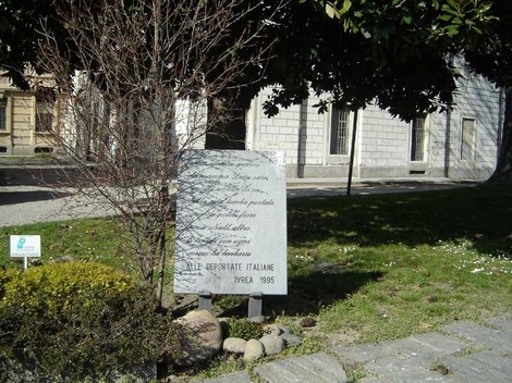 Monumento alle deportate, dedicato alla memoria delle donne deportate durante la Seconda Guerra Mondiale.