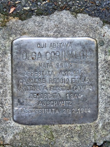 Pietra d'inciampo dedicata a Olga Corinaldi, commemorativa della sua vita e persecuzione.