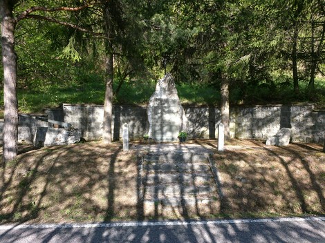 Monumento ai Caduti di Vercallo, dedicato alla memoria dei soldati e delle vittime di guerra.