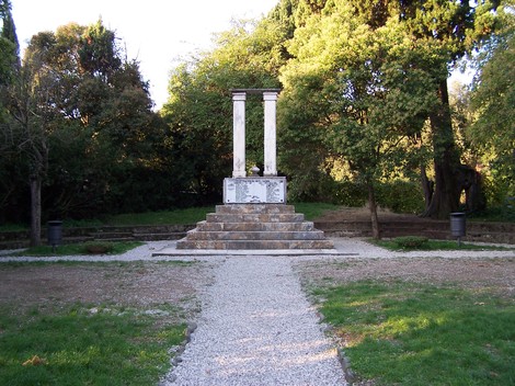 Monumento ai caduti di Collodi, dedicato ai militari e ai civili che hanno perso la vita.