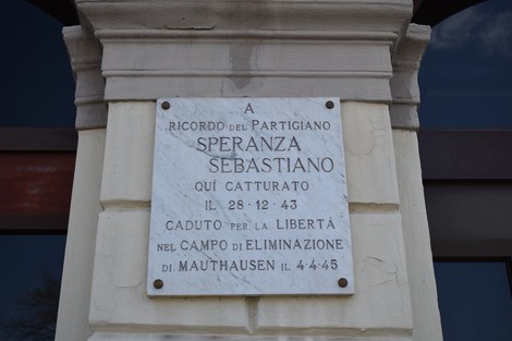 Lapide commemorativa dedicata al partigiano Speranza Sebastiano, caduto per la libertà nel 1943.