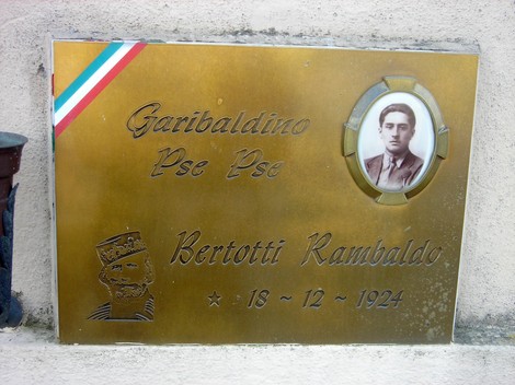 Monumento in memoria di Bertotti Rambaldo, vittima dell'eccidio di Mottalciata del 18 dicembre 1924.