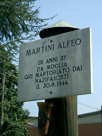 Targa commemorativa dedicata a Martini Alfeo, martire della resistenza nazifascista.