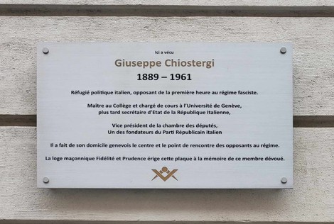 Targa commemorativa dedicata a Giuseppe Chiostergi, rifugiato politico italiano contro il regime fascista.