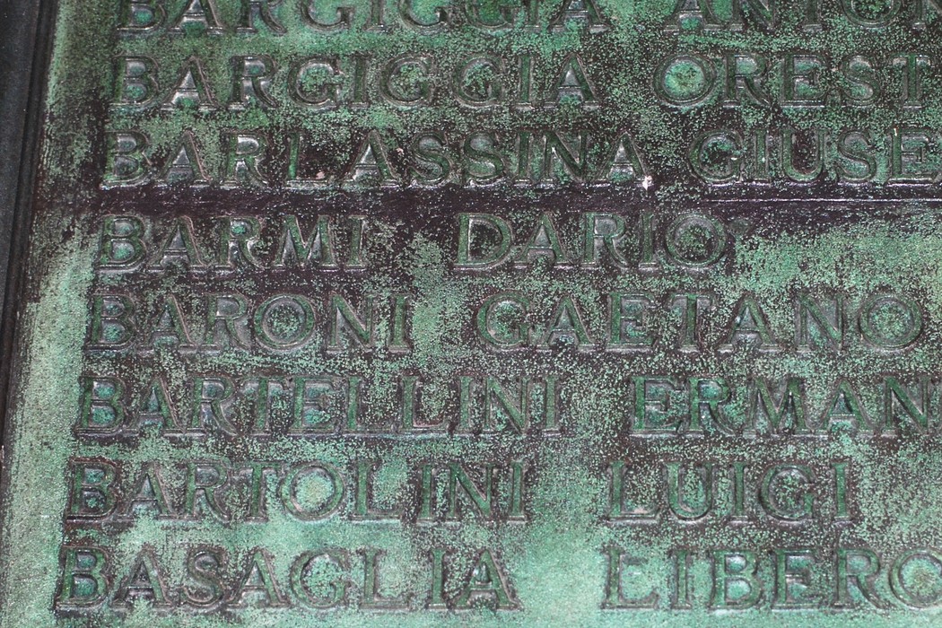 Lapidi commemorative della Loggia dei Mercanti, testimonianza storica di un importante patrimonio culturale.