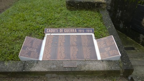 Targa commemorativa ai Caduti di Cadelbosco di Sopra, dedicata ai soldati della Grande Guerra.