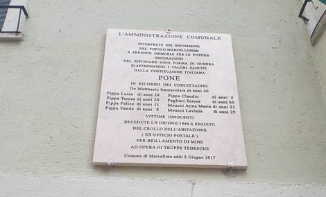 Lapide commemorativa dedicata ai caduti di Marcellina, posta ex ufficio postale.
