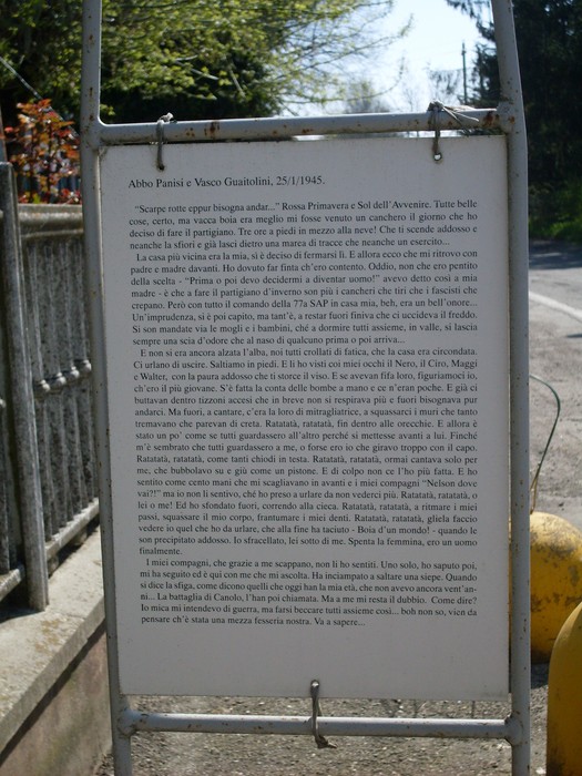 Cippo commemorativo dedicato a Guaitolini e Panisi, testimonianza di eventi storici significativi.