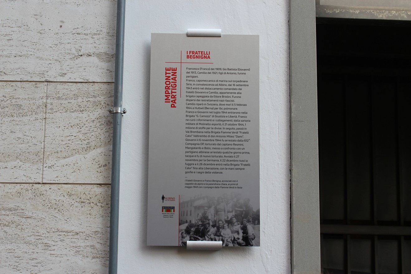 La fotografia ritrae una targa commemorativa dedicata ai fratelli Begnigna, simbolo della Resistenza.