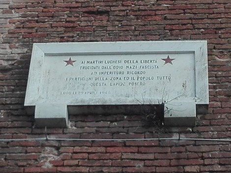 Lapide commemorativa ai Martiri della Libertà di Lugo, dedicata ai partigiani e alla resistenza contro il nazifascismo.