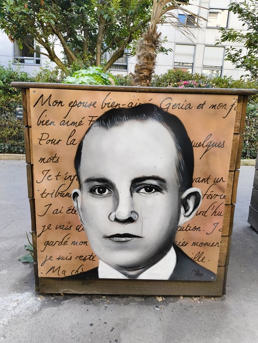 Rappresentazione artistica di un membro del Gruppo Manouchian, simbolo della Resistenza durante la Seconda Guerra Mondiale.