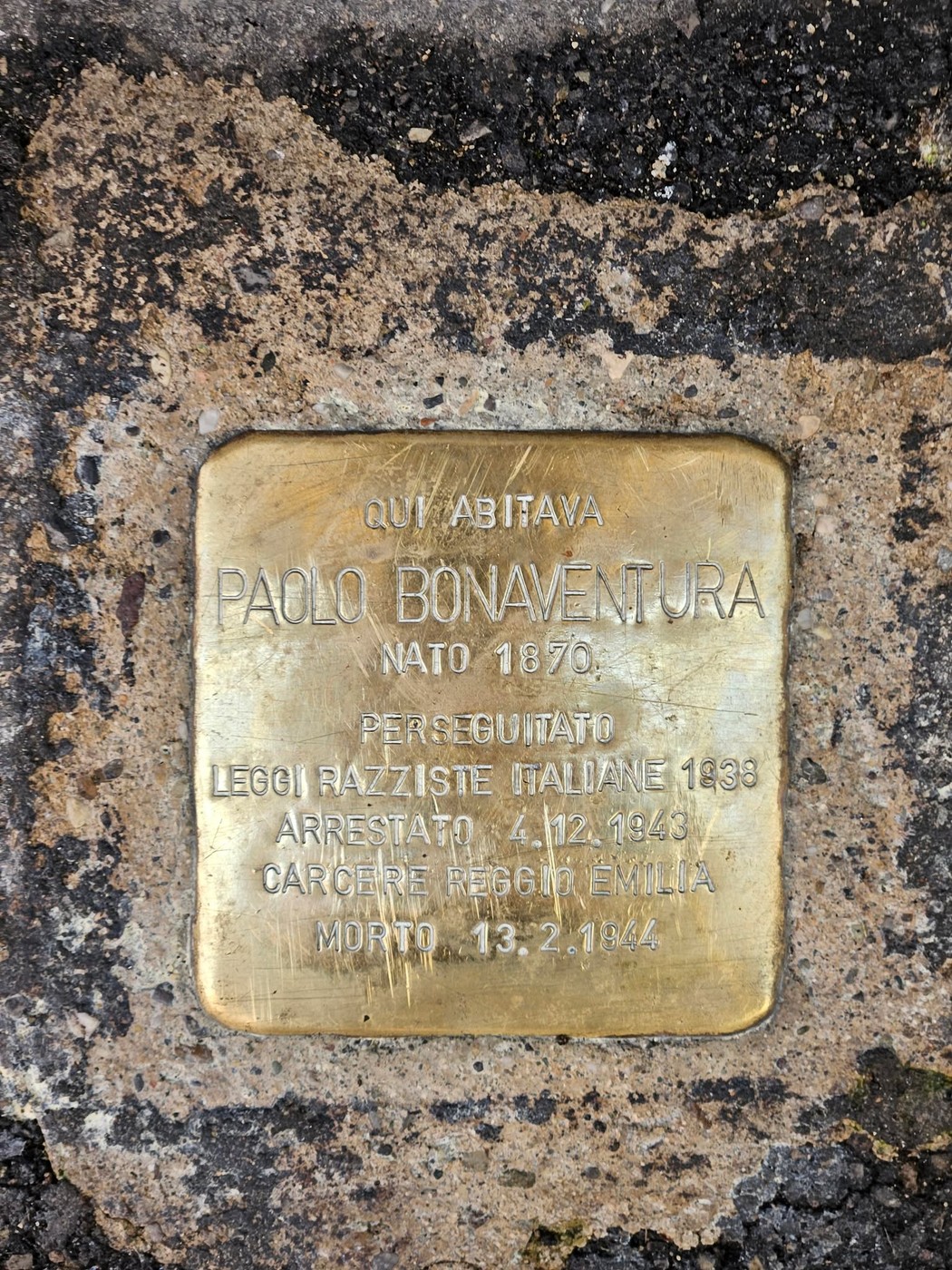 Pietra d'inciampo dedicata a Paolo Bonaventura, in memoria della sua persecuzione durante il regime fascista.