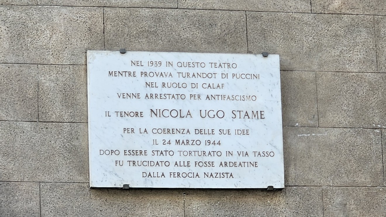 Lapide commemorativa che ricorda Nicola Ugo Stame, arrestato per antifascismo nel 1944.
