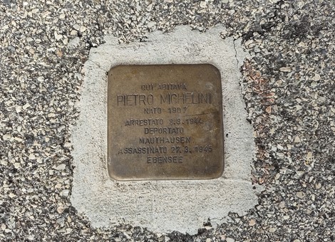 Pietra d'inciampo dedicata a Pietro Michelini, arrestato e vittima della deportazione per motivi razziali.
