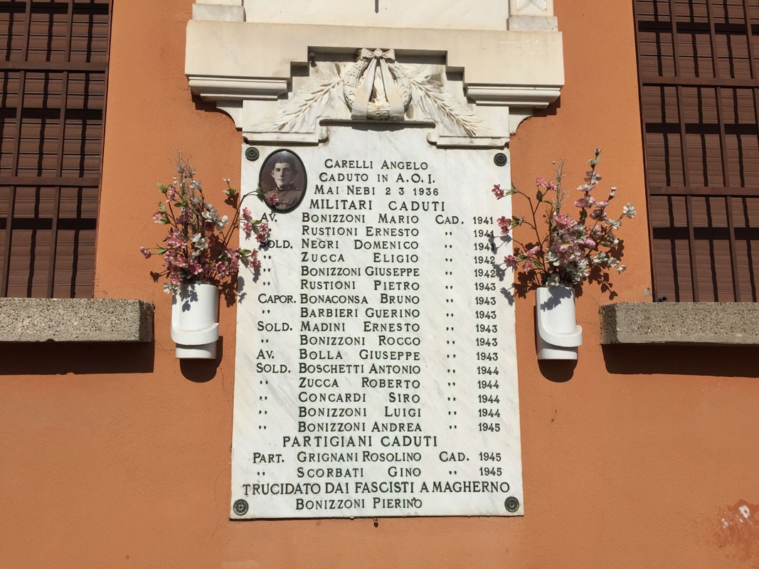 Lapide commemorativa ai caduti di Magherno, in ricordo dei soldati e partigiani della seconda guerra mondiale.