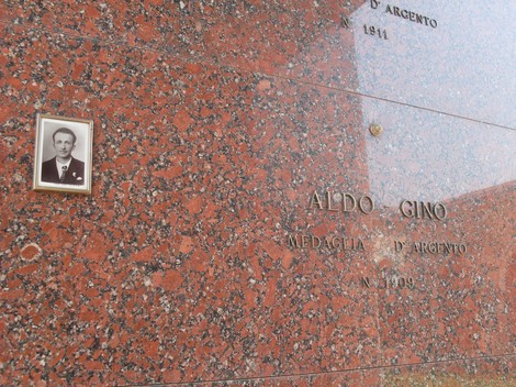 Sacrario della famiglia Cervi, commemorazione e onore ai caduti; incidenza di storia e memoria collettiva.