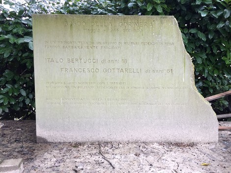Monumento dedicato a Italo Bertucci e Francesco Gottarelli, commemorando eventi storici nel Bosco della Gorinera.