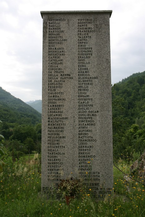 Monumento commemorativo situato presso il ponte di Bardine, dedicato ai caduti della guerra.
