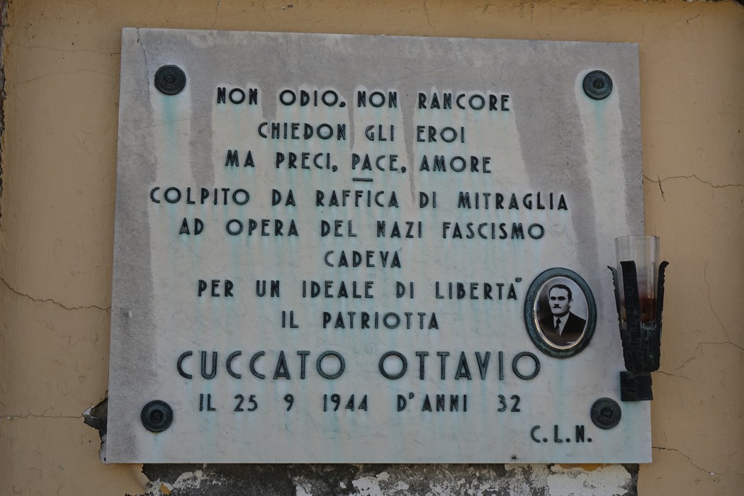 Lapide in memoria di Ottavio Cuccato, patriota caduto nel 1944 per un ideale di libertà e pace.